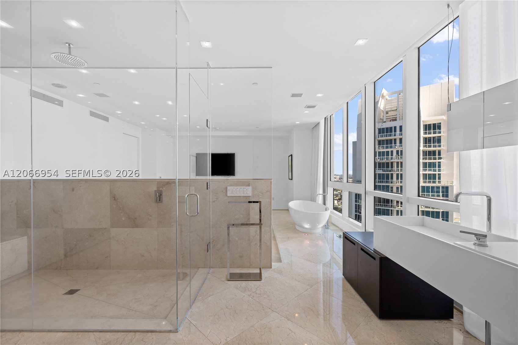 100 S Pointe Dr #3207, Miami Beach FL 33139