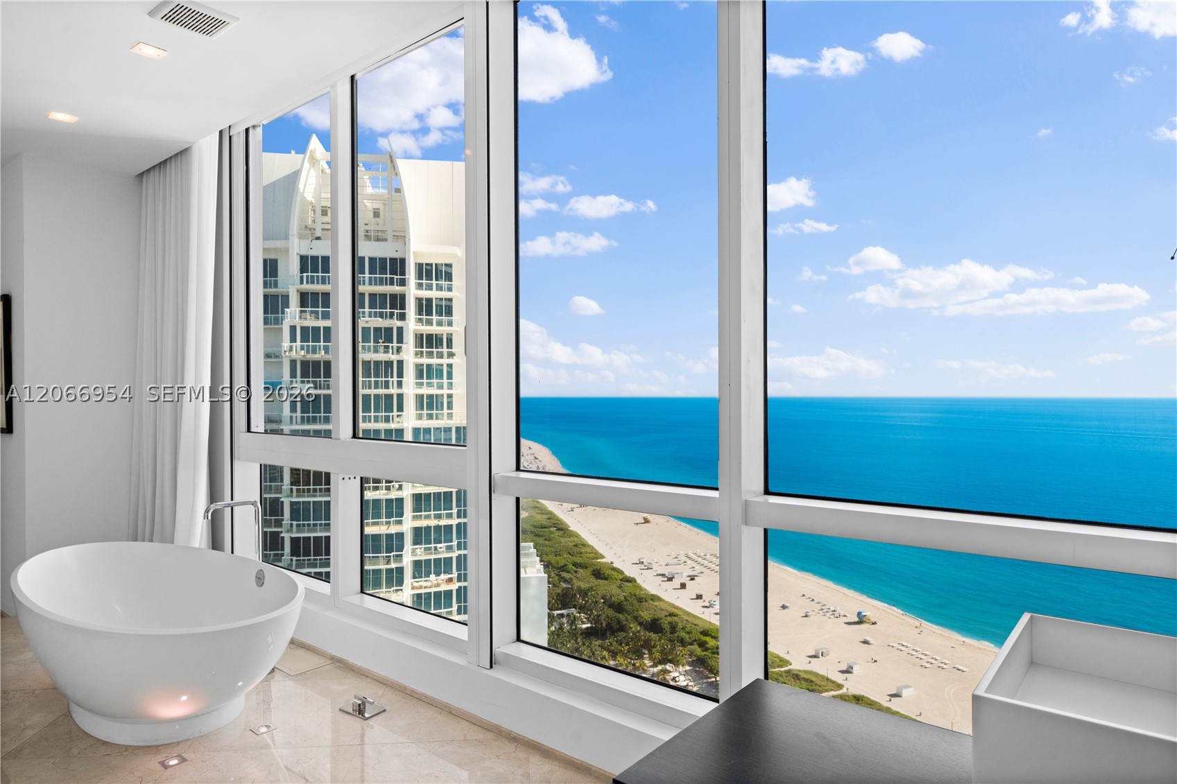 100 S Pointe Dr #3207, Miami Beach FL 33139