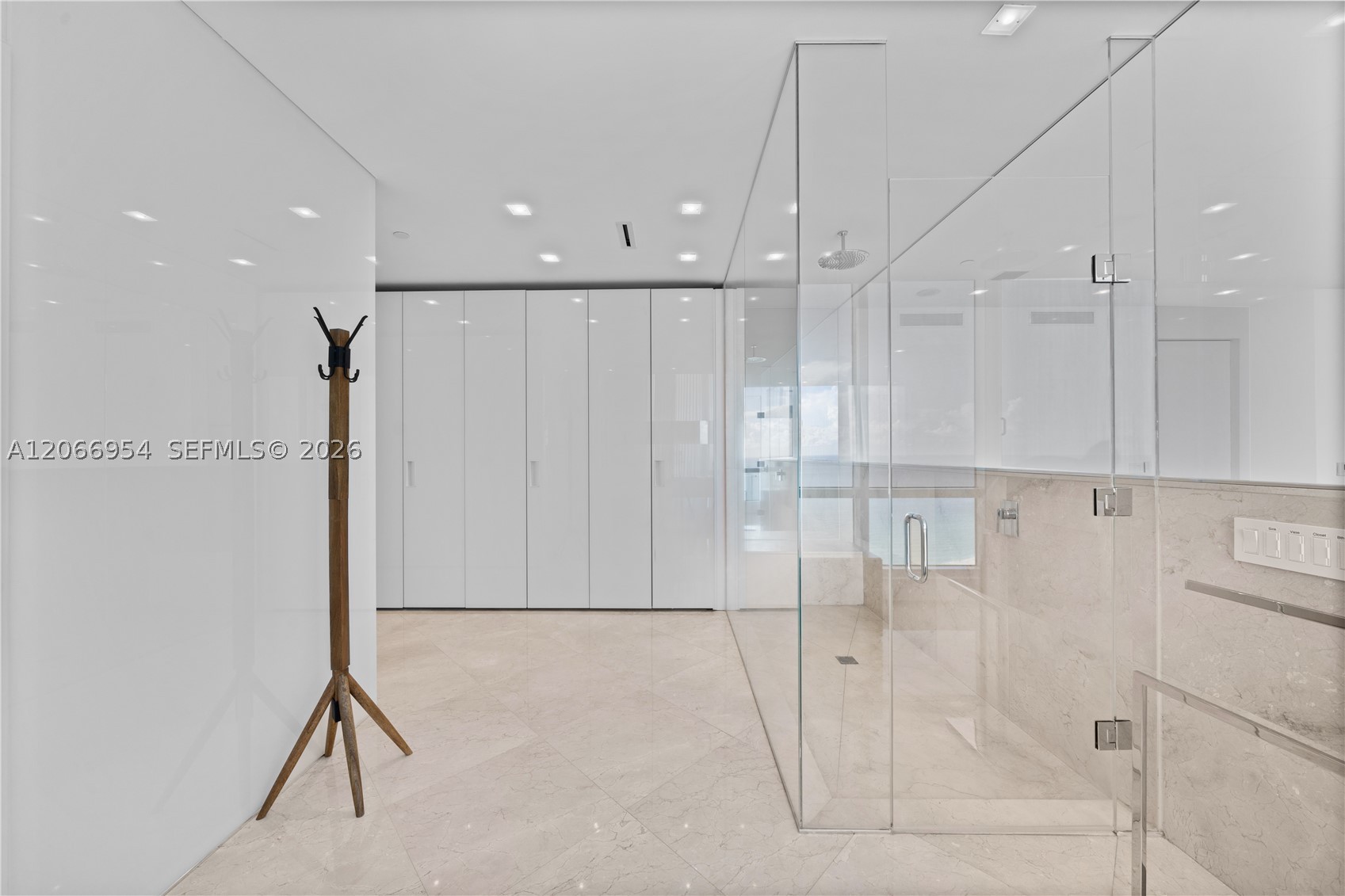 100 S Pointe Dr #3207, Miami Beach FL 33139