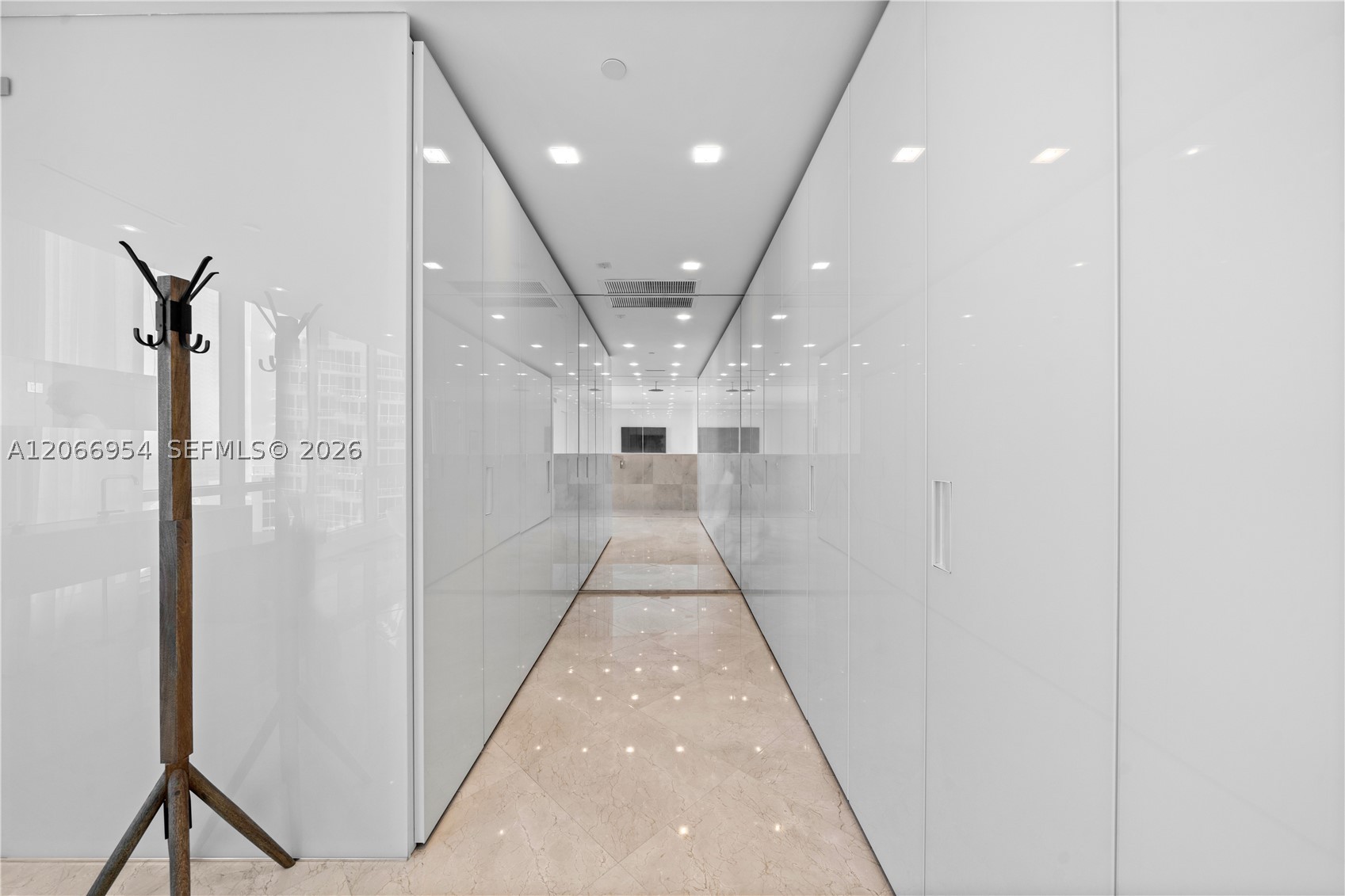 100 S Pointe Dr #3207, Miami Beach FL 33139
