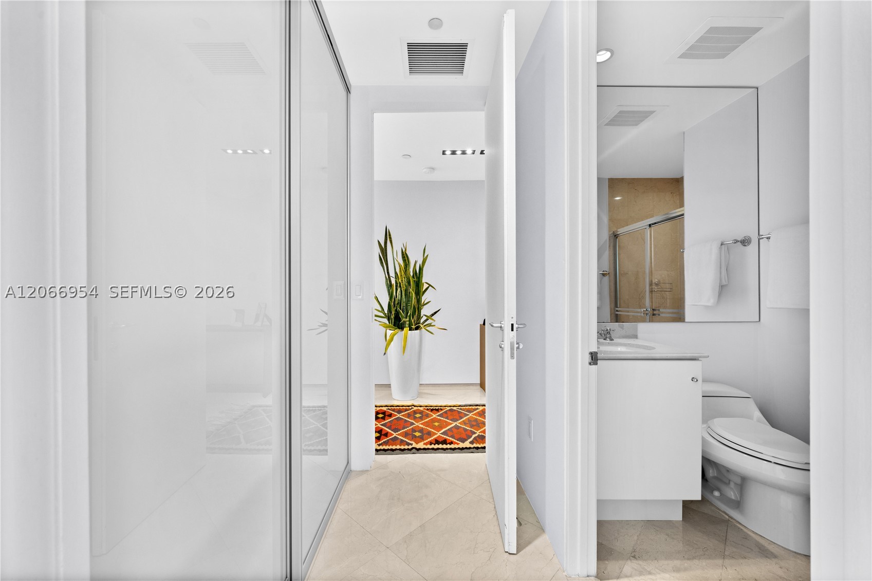 100 S Pointe Dr #3207, Miami Beach FL 33139