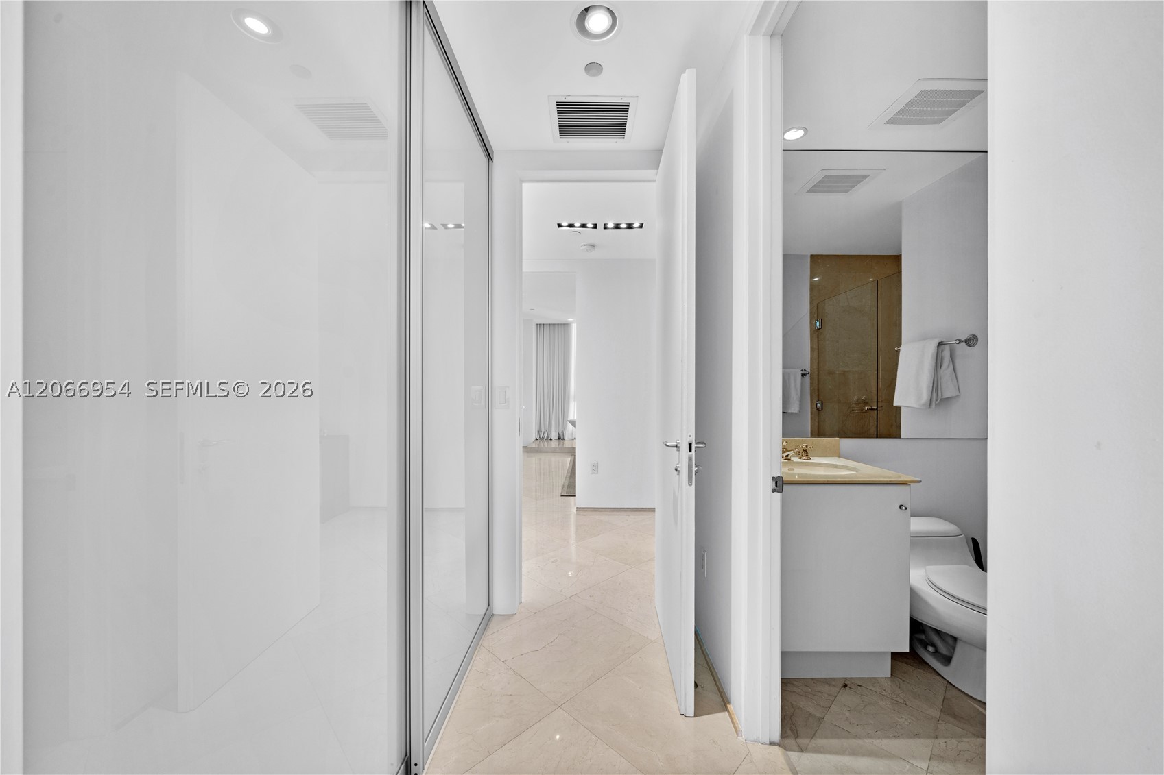 100 S Pointe Dr #3207, Miami Beach FL 33139