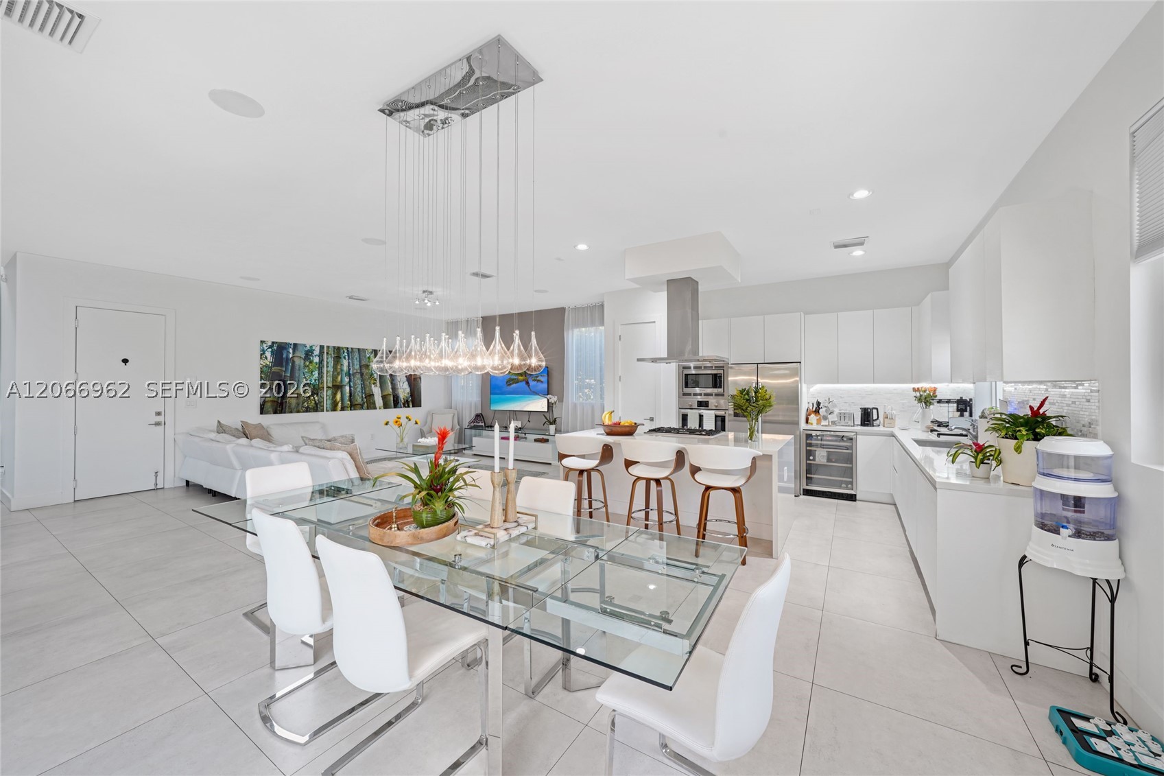 7515 NW 99th Ave, Doral FL 33178