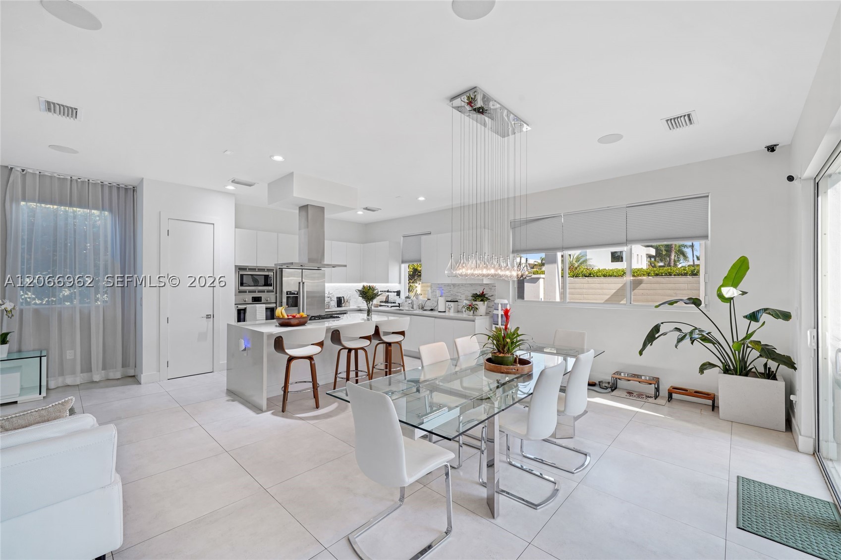 7515 NW 99th Ave, Doral FL 33178