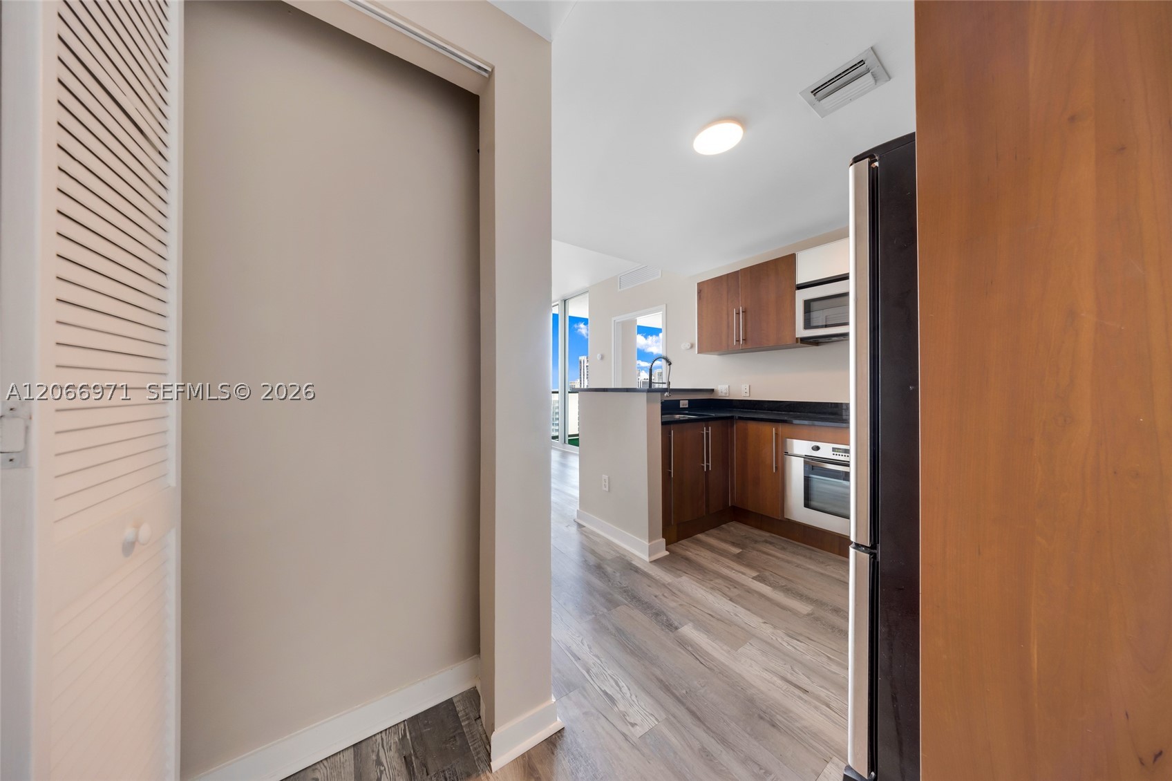 300 S Biscayne Blvd #T-2911, Miami FL 33131