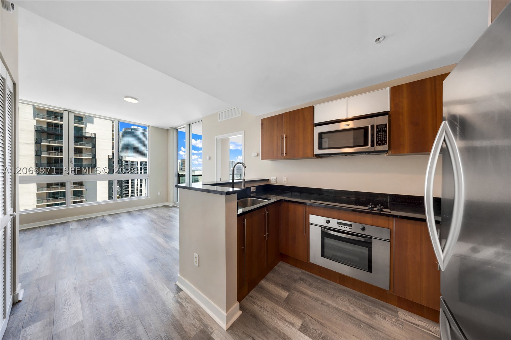 300 S Biscayne Blvd #T-2911, Miami FL 33131