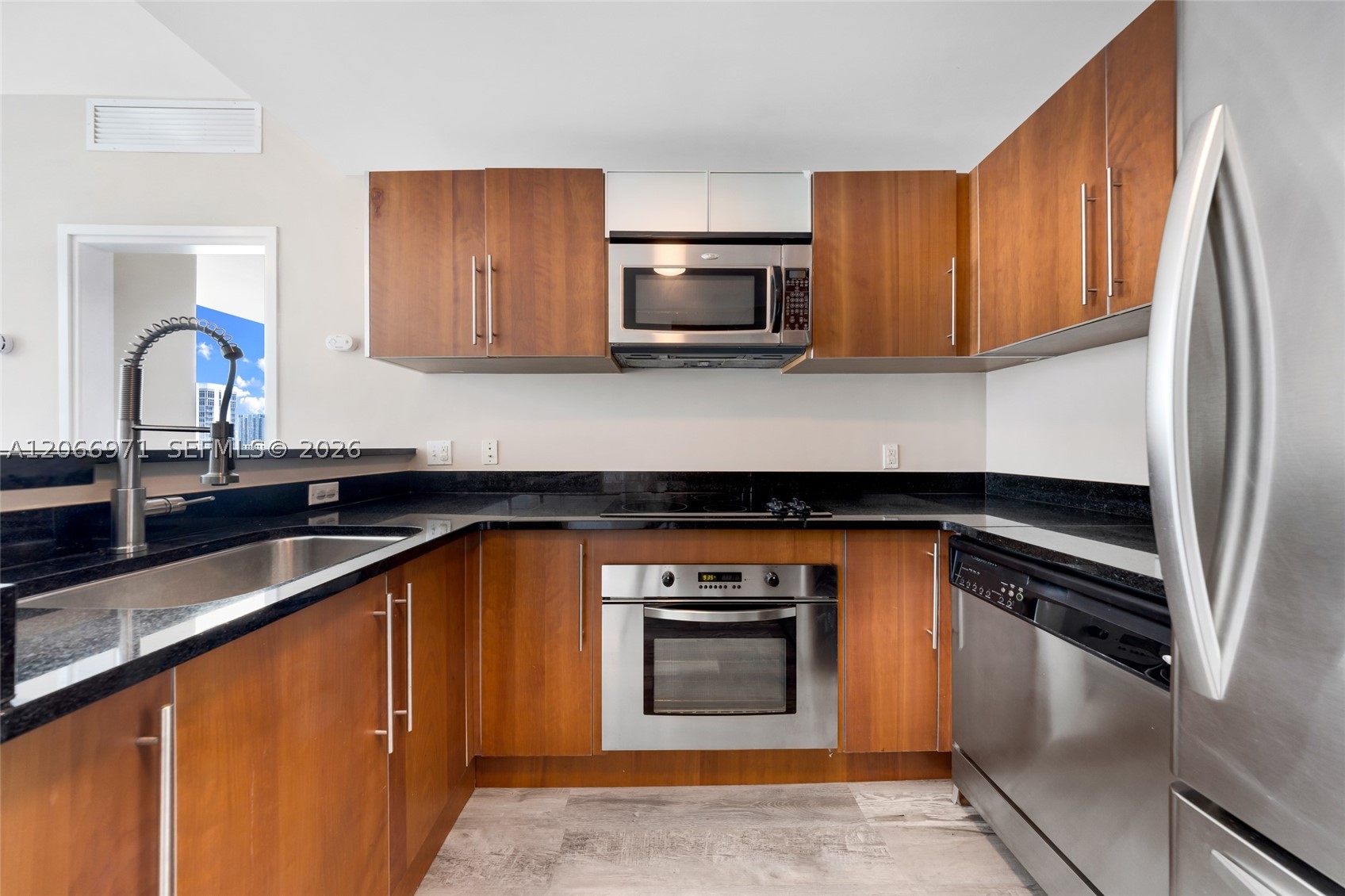 300 S Biscayne Blvd #T-2911, Miami FL 33131