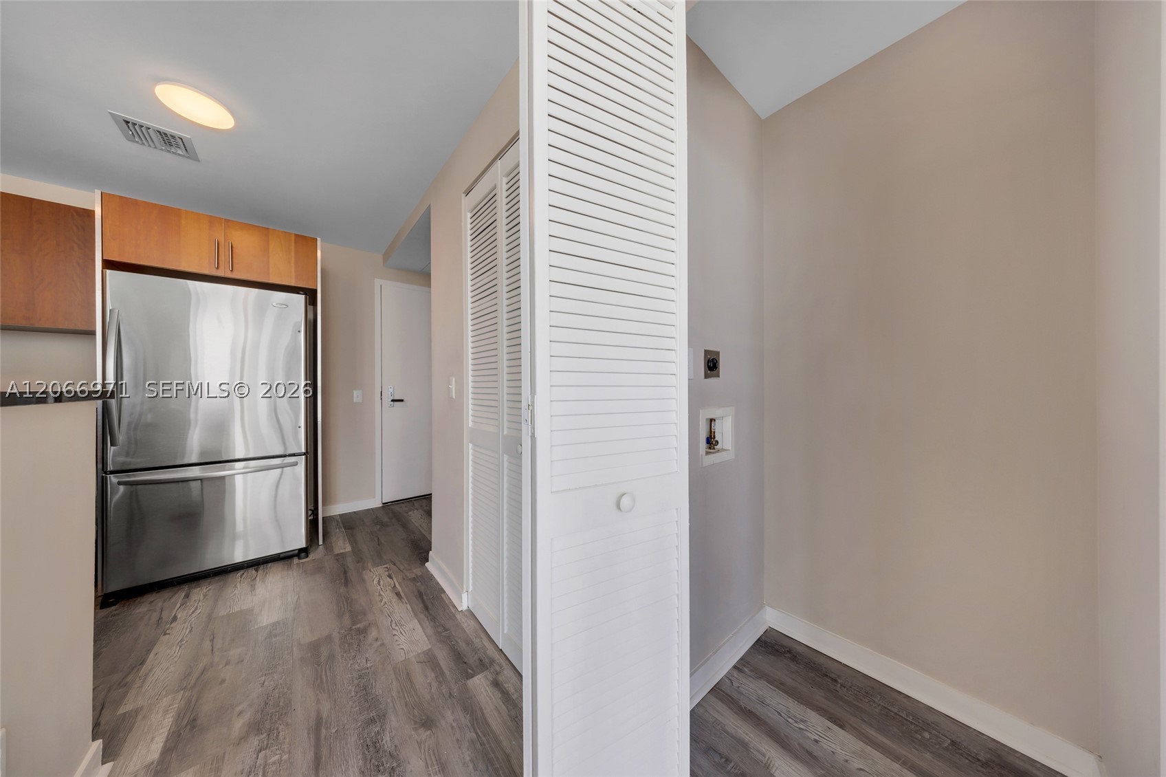 300 S Biscayne Blvd #T-2911, Miami FL 33131