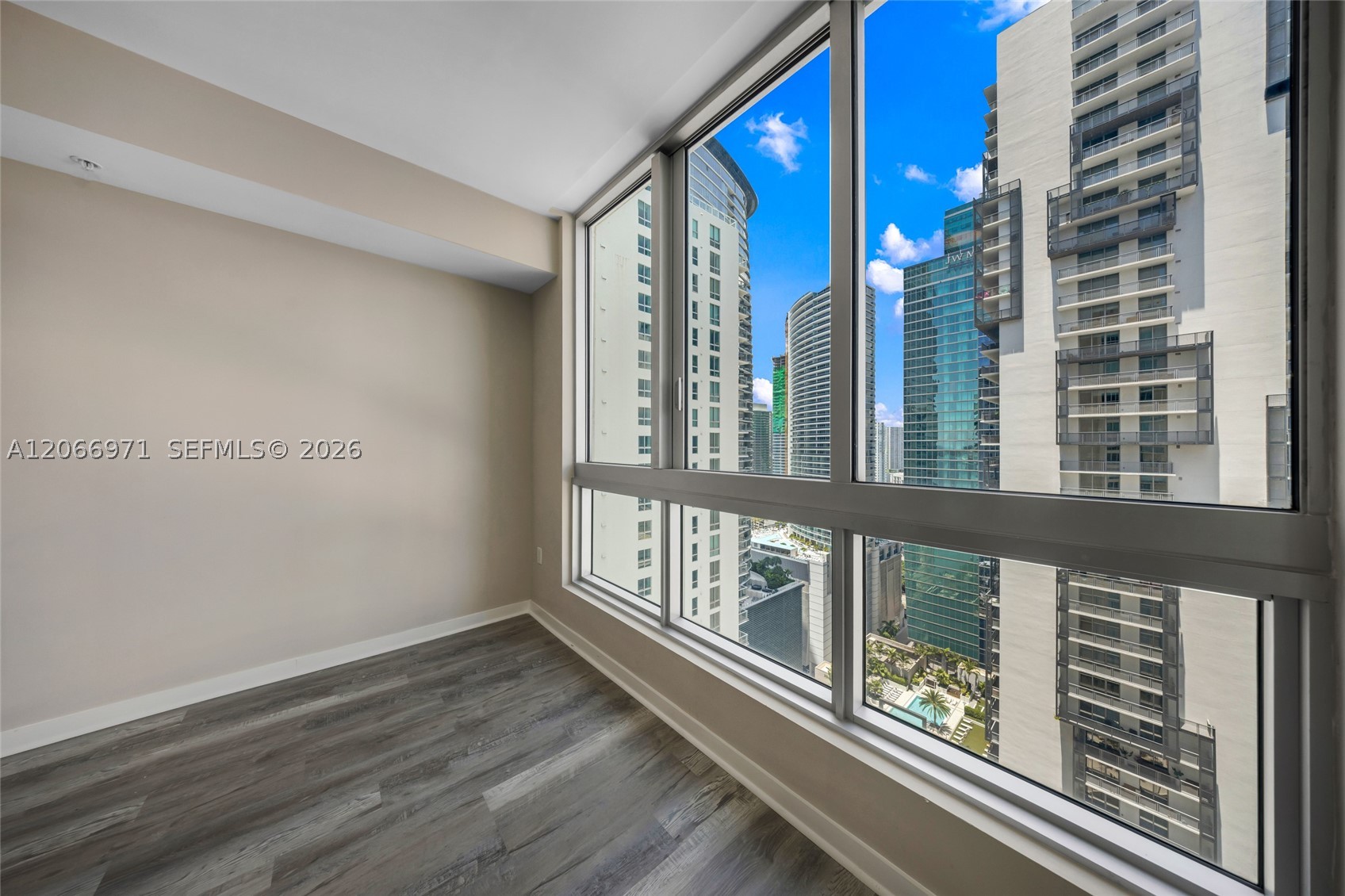300 S Biscayne Blvd #T-2911, Miami FL 33131