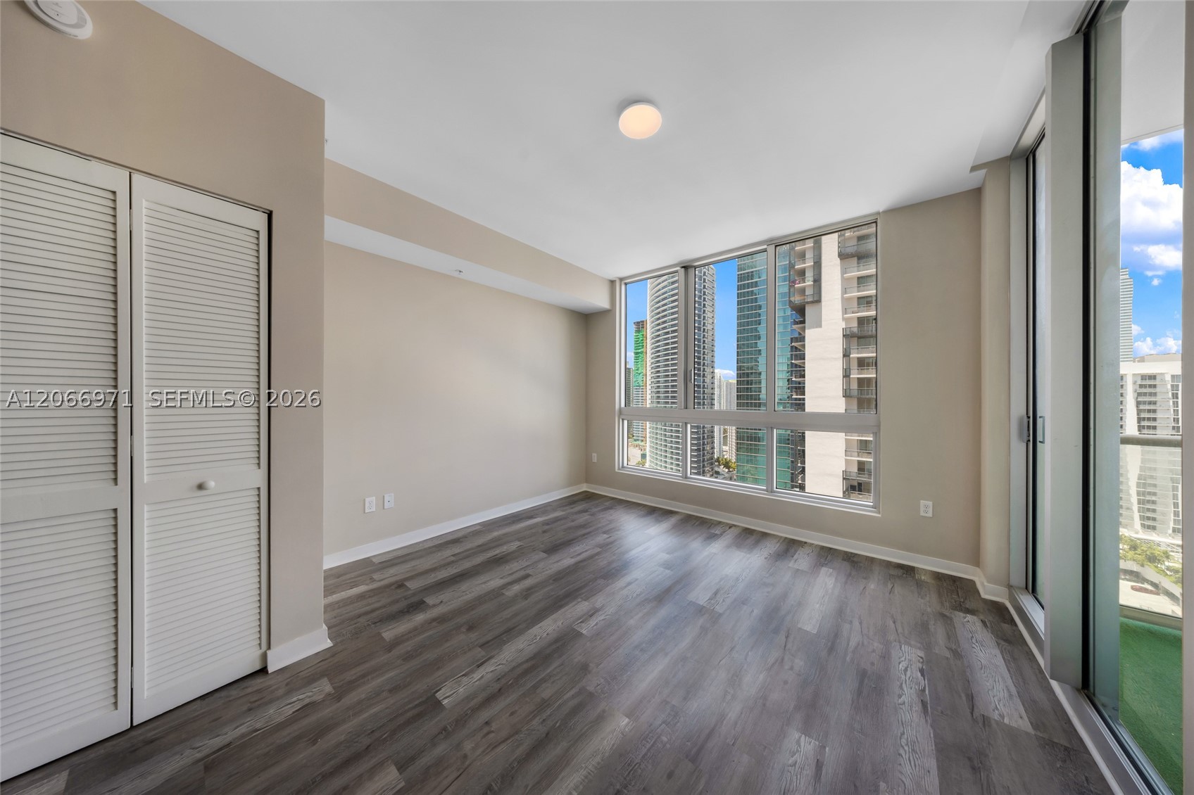 300 S Biscayne Blvd #T-2911, Miami FL 33131