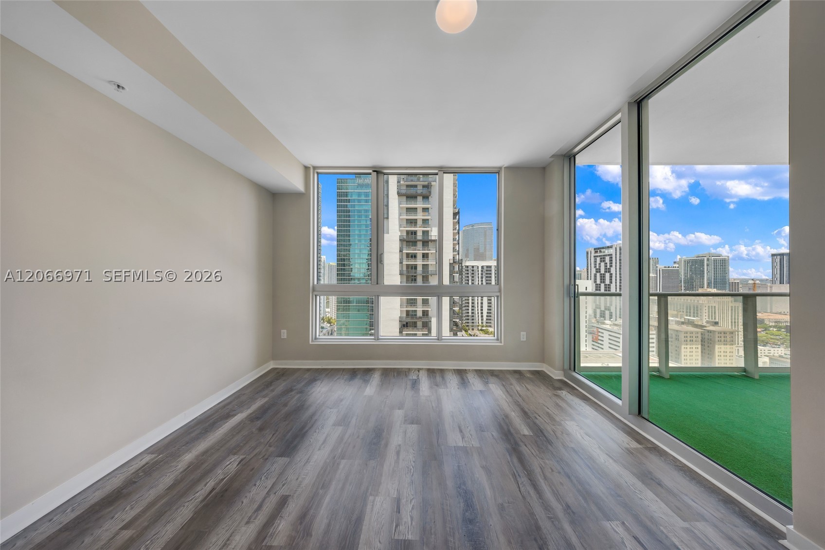 300 S Biscayne Blvd #T-2911, Miami FL 33131