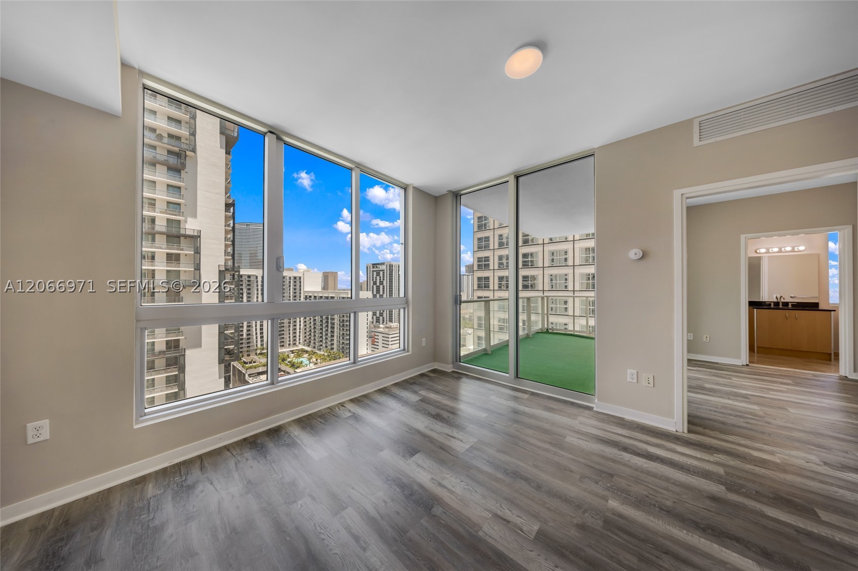 300 S Biscayne Blvd #T-2911, Miami FL 33131