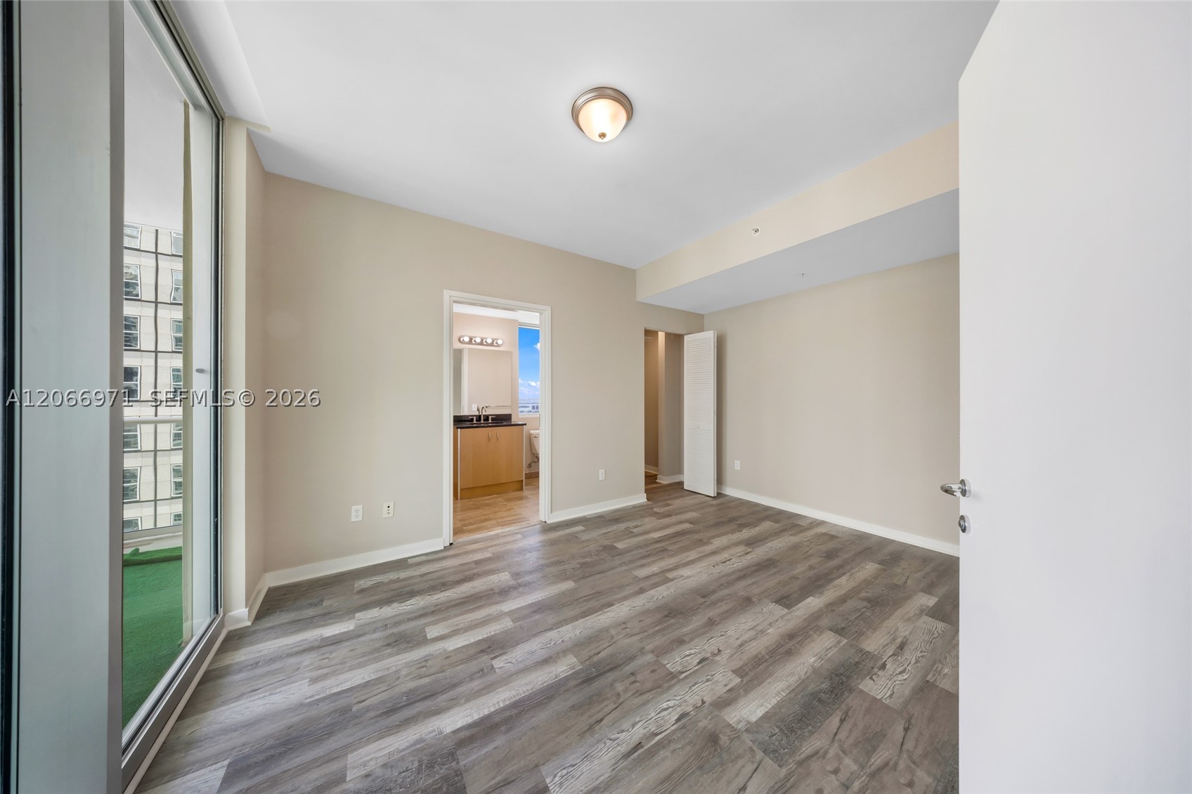 300 S Biscayne Blvd #T-2911, Miami FL 33131