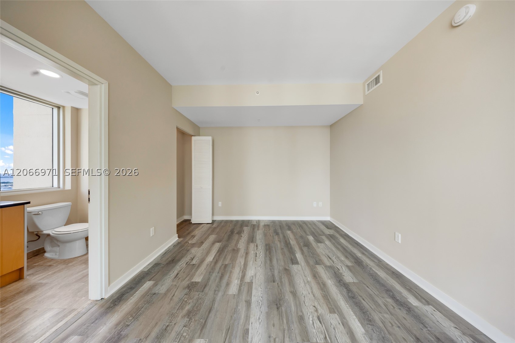 300 S Biscayne Blvd #T-2911, Miami FL 33131
