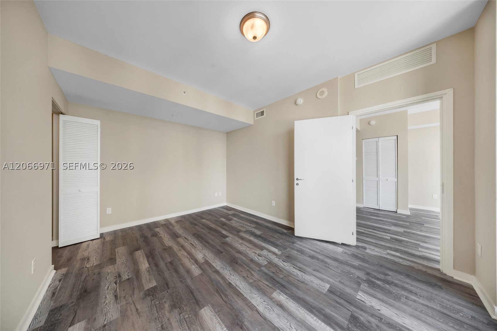 300 S Biscayne Blvd #T-2911, Miami FL 33131