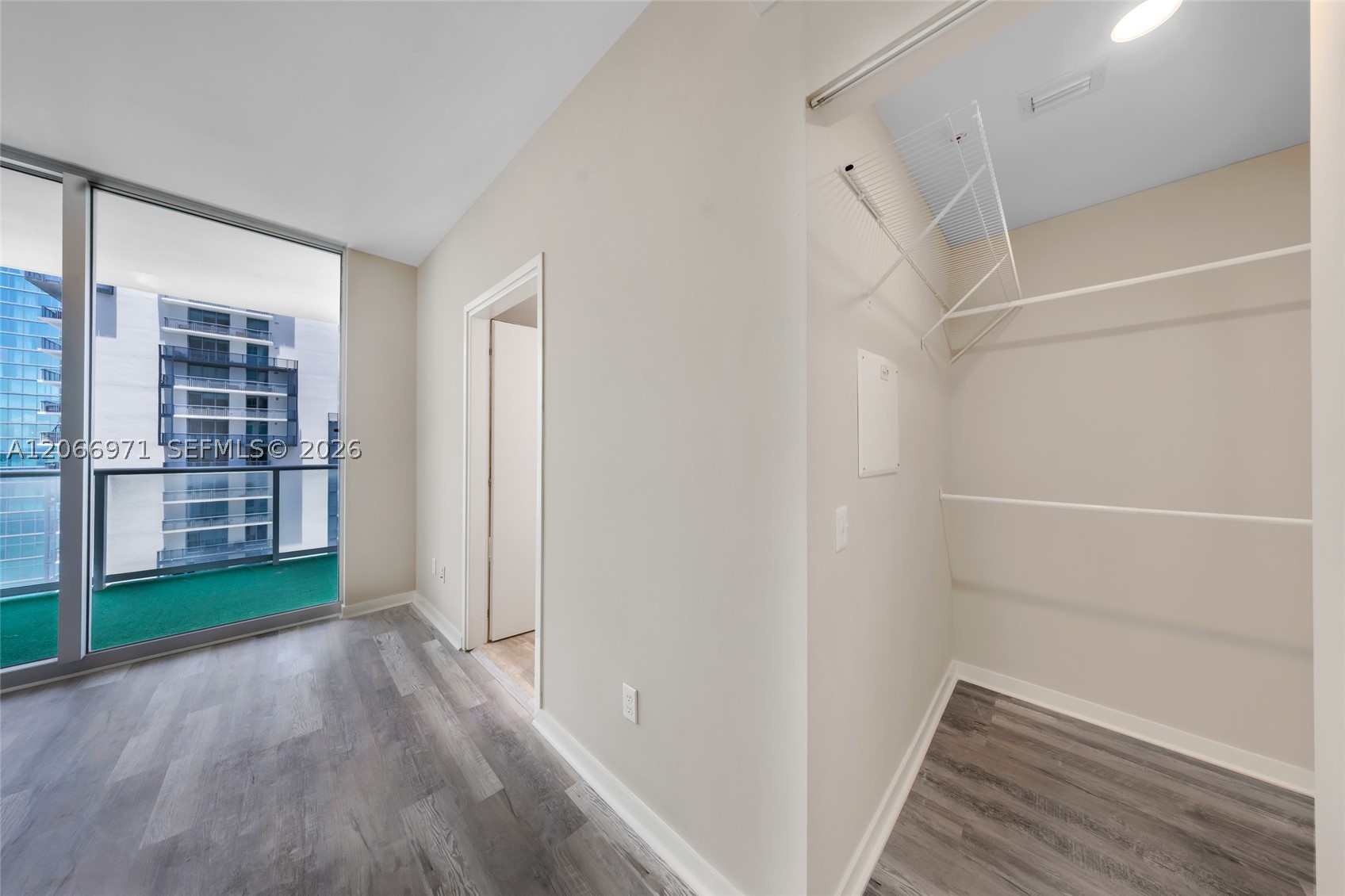 300 S Biscayne Blvd #T-2911, Miami FL 33131
