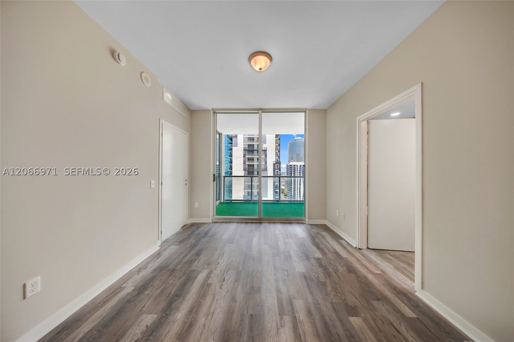300 S Biscayne Blvd #T-2911, Miami FL 33131
