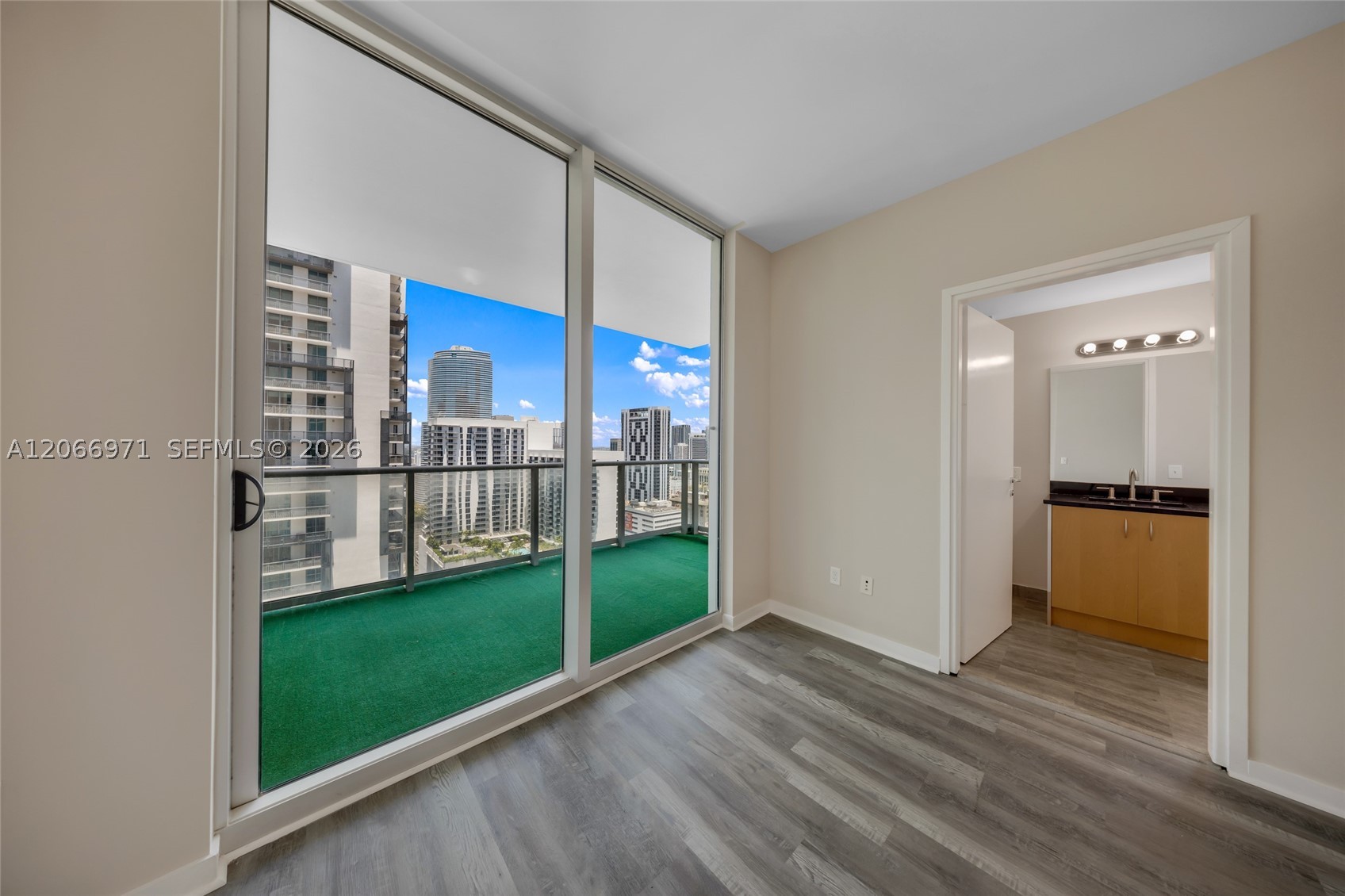 300 S Biscayne Blvd #T-2911, Miami FL 33131