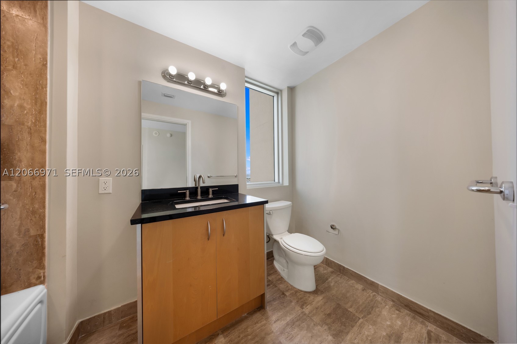 300 S Biscayne Blvd #T-2911, Miami FL 33131