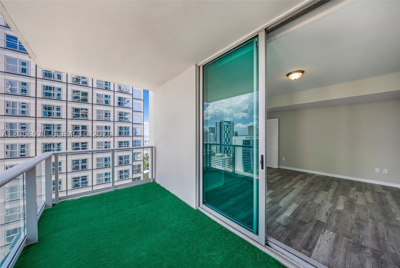300 S Biscayne Blvd #T-2911, Miami FL 33131