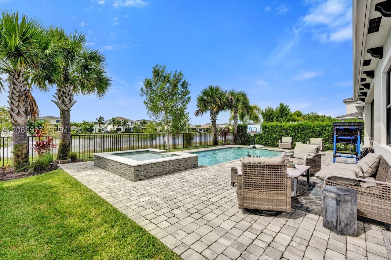12474 Solana Bay Cir, Palm Beach Gardens FL 33412