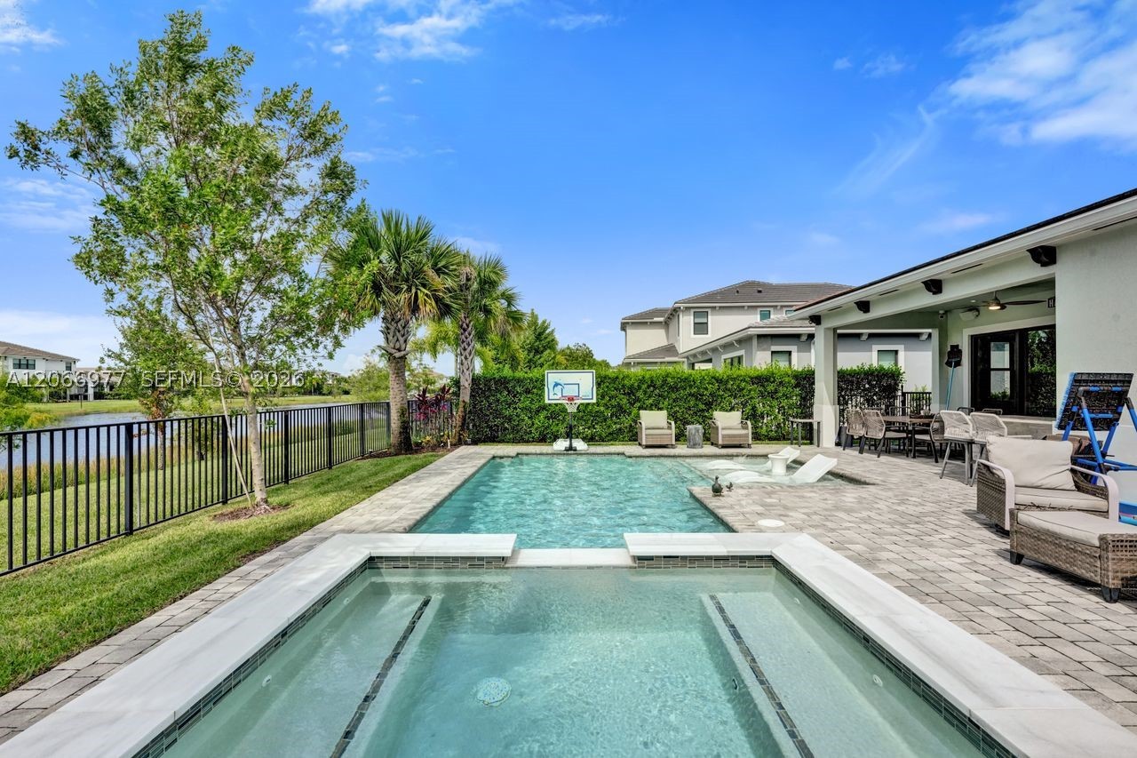 12474 Solana Bay Cir, Palm Beach Gardens FL 33412