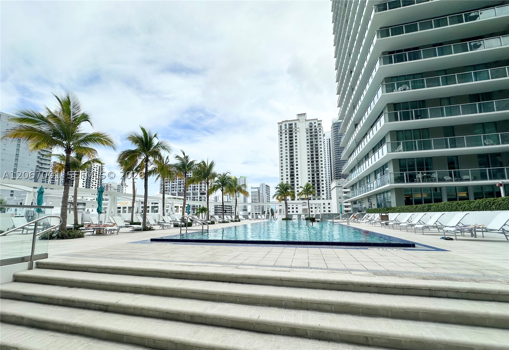 79 SW 12th St #2809-S, Miami FL 33130
