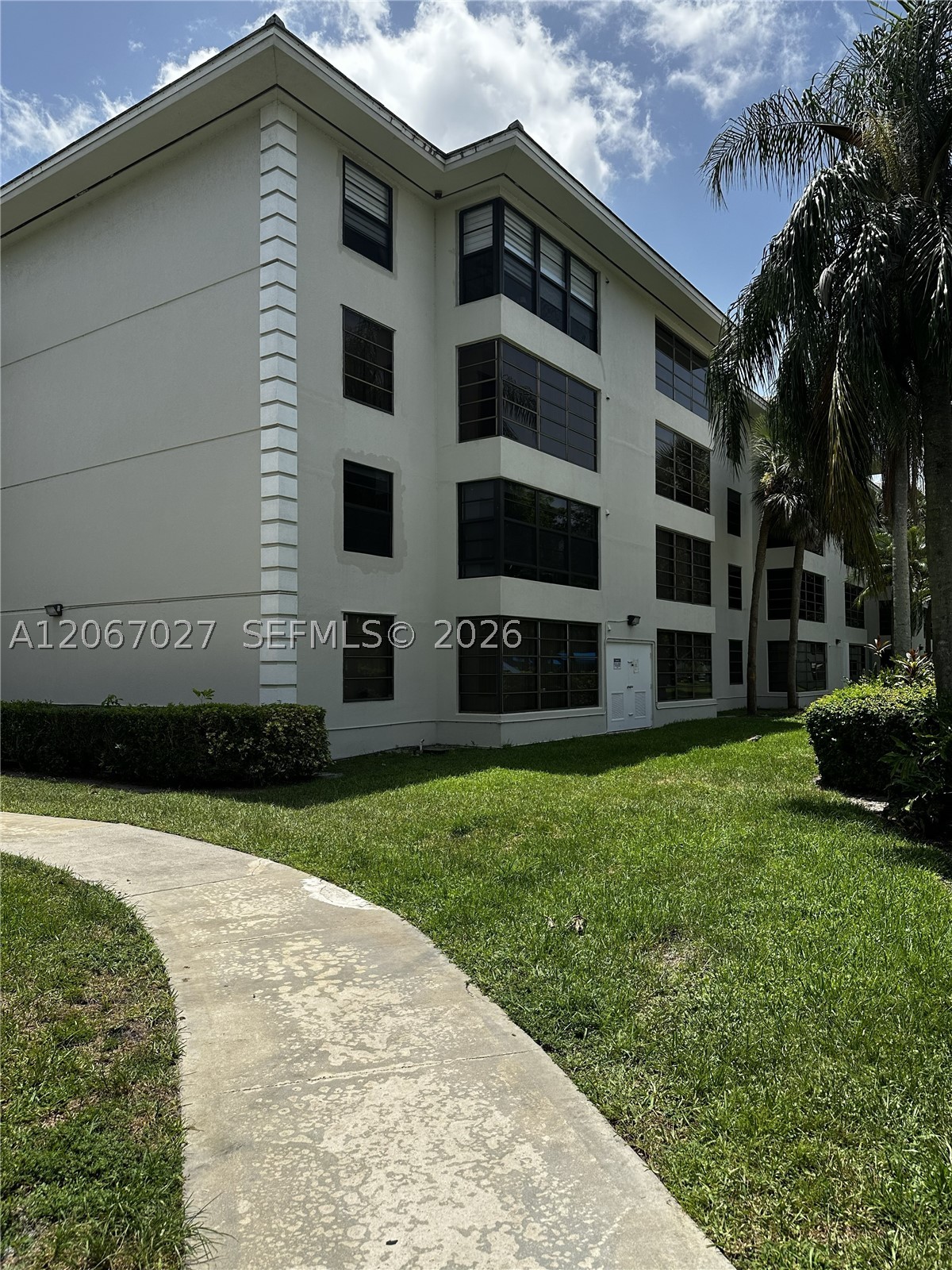 1719 Whitehall Dr #105, Davie FL 33324