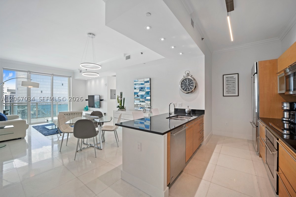 950 Brickell Bay Dr #4600, Miami FL 33131