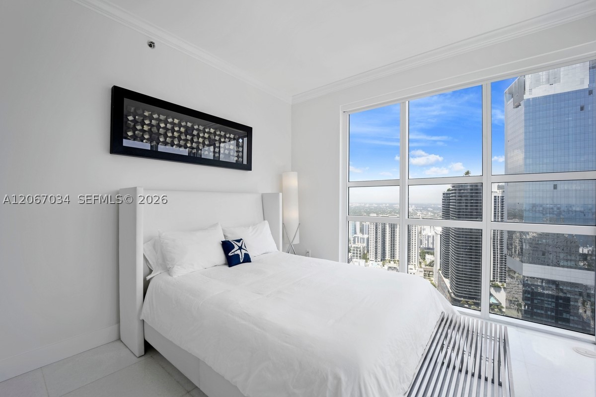 950 Brickell Bay Dr #4600, Miami FL 33131