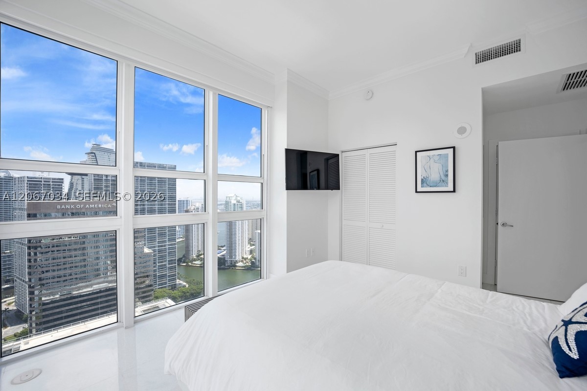 950 Brickell Bay Dr #4600, Miami FL 33131
