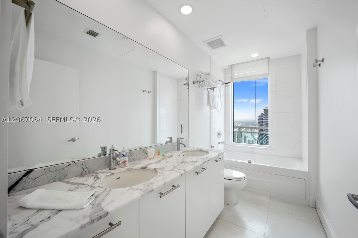 950 Brickell Bay Dr #4600, Miami FL 33131