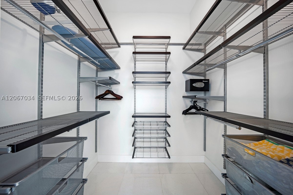 950 Brickell Bay Dr #4600, Miami FL 33131