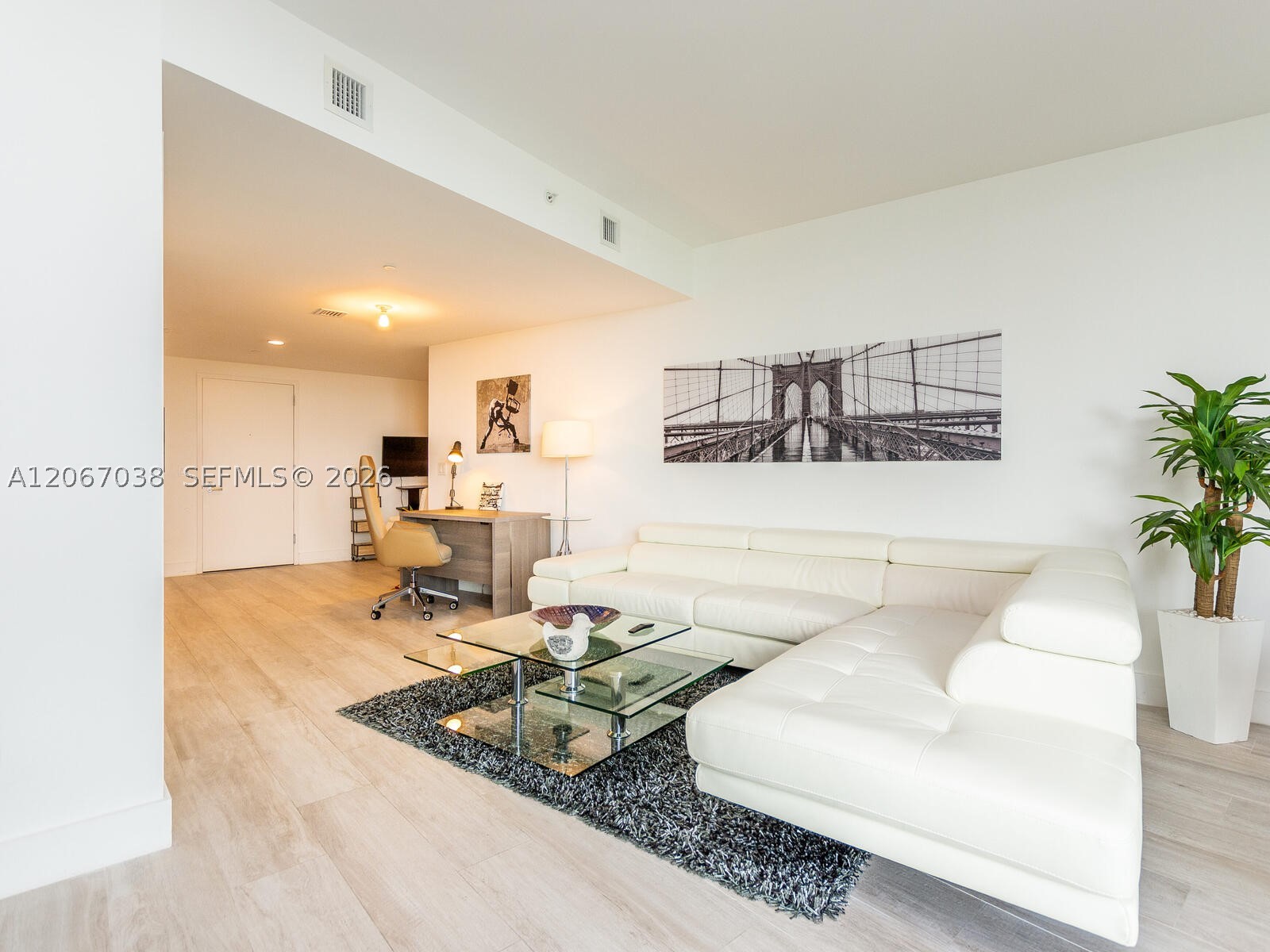 121 NE 34th St #1014, Miami FL 33137