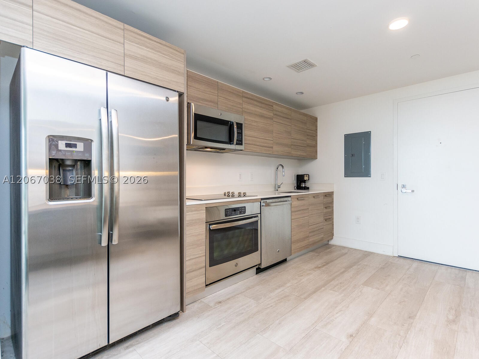 121 NE 34th St #1014, Miami FL 33137
