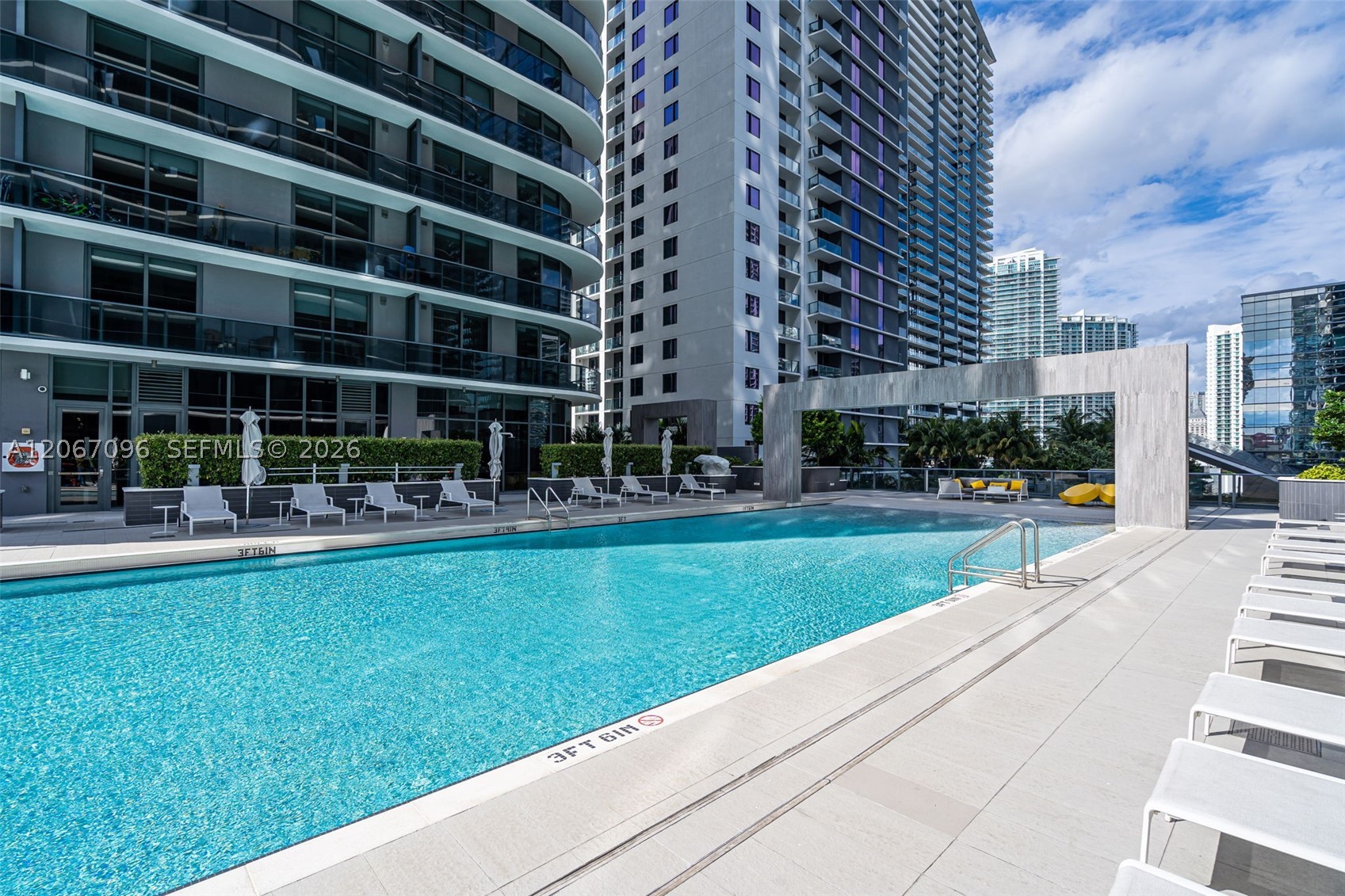 55 SW 9th St #2407, Miami FL 33130
