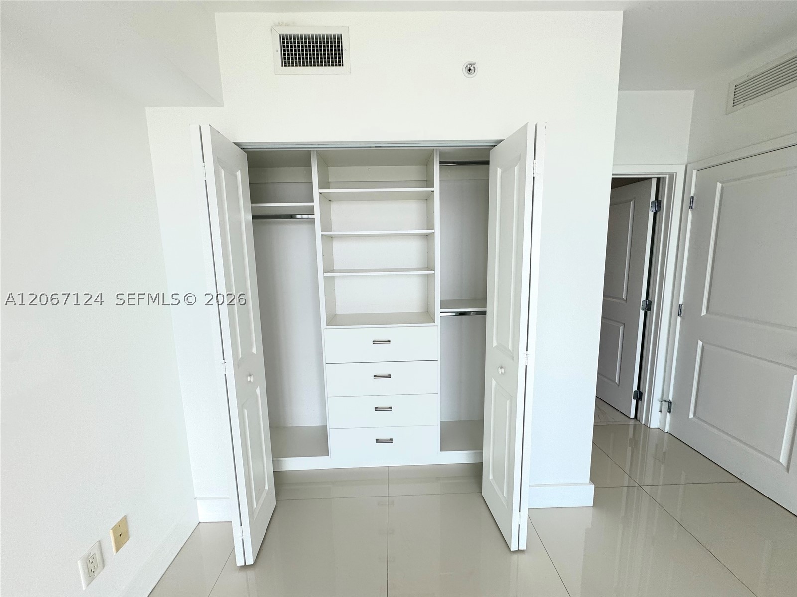 400 Sunny Isles Blvd #1221, Sunny Isles Beach FL 33160
