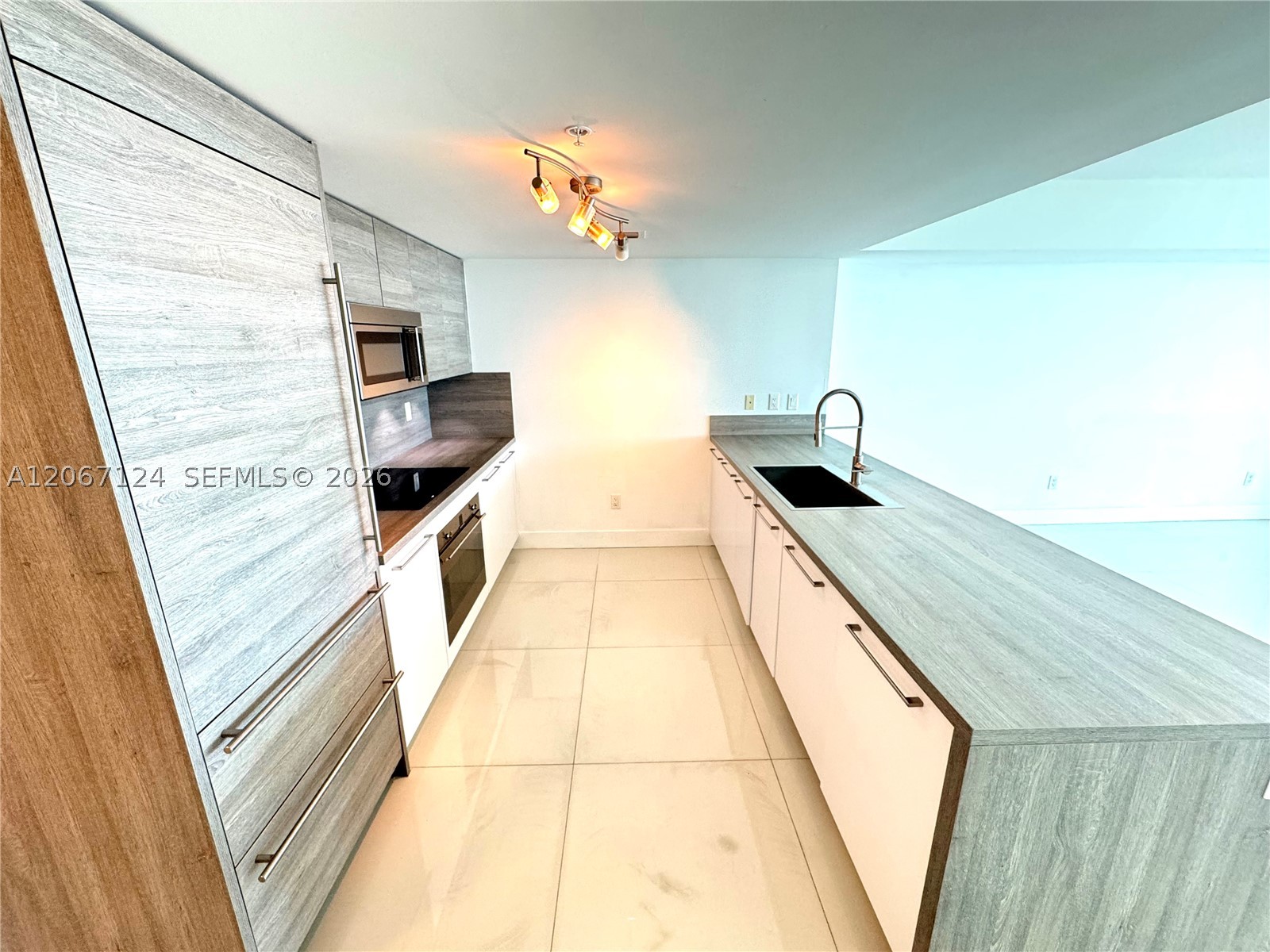 400 Sunny Isles Blvd #1221, Sunny Isles Beach FL 33160
