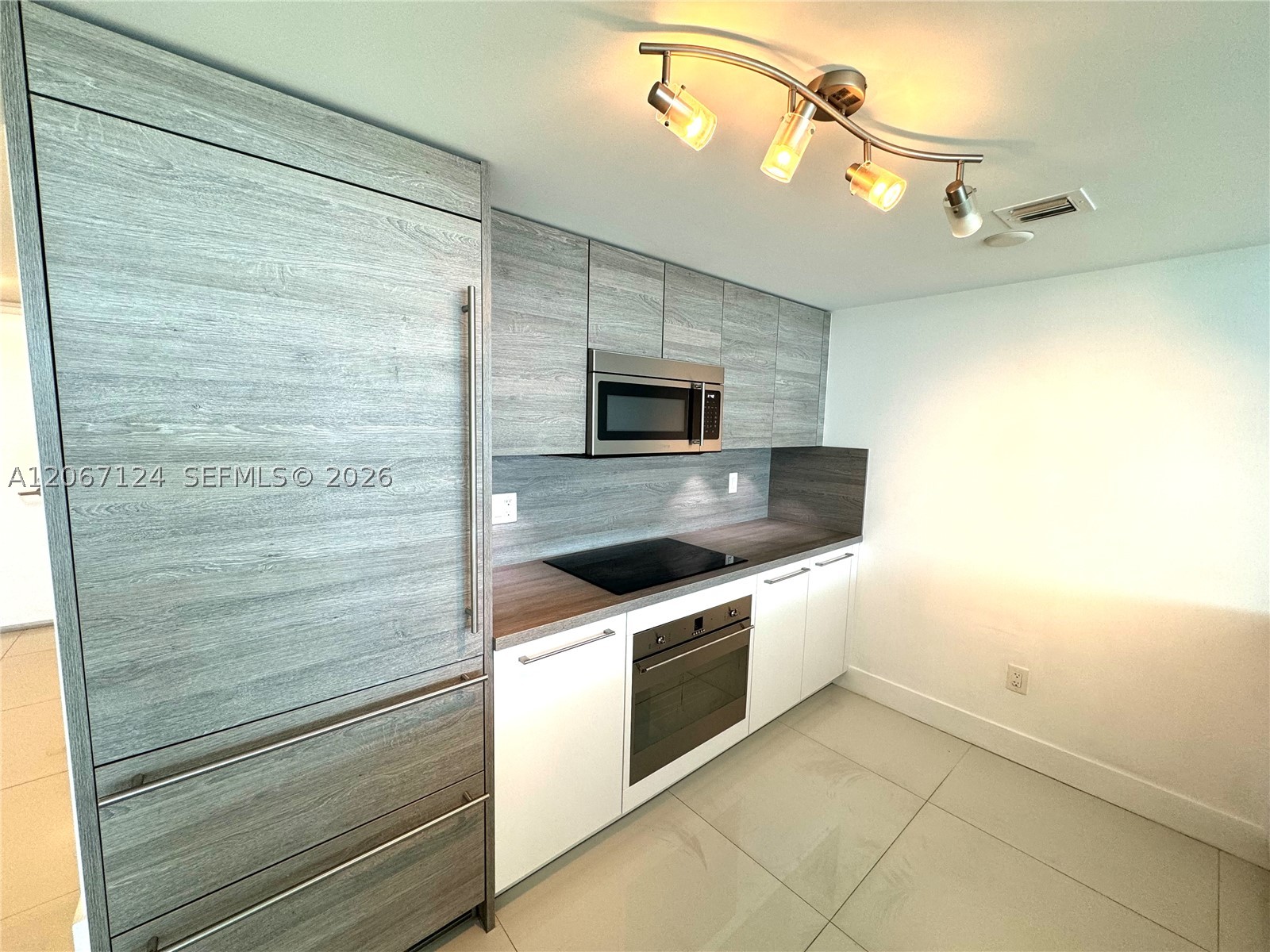 400 Sunny Isles Blvd #1221, Sunny Isles Beach FL 33160