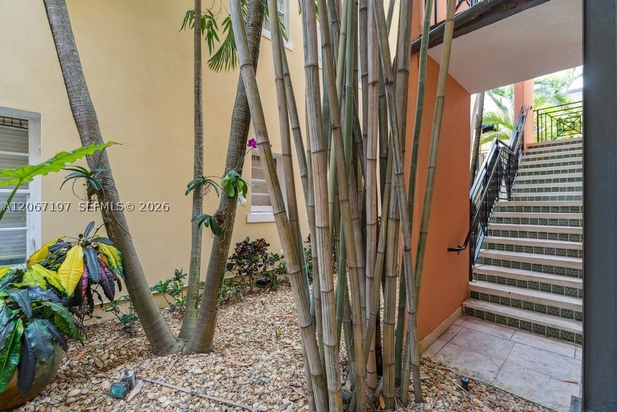 4812 Pine Tree Dr #206, Miami Beach FL 33140