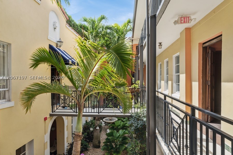 4812 Pine Tree Dr #206, Miami Beach FL 33140