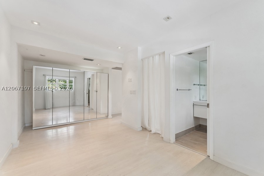 4812 Pine Tree Dr #206, Miami Beach FL 33140