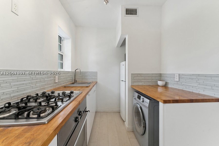 4812 Pine Tree Dr #206, Miami Beach FL 33140