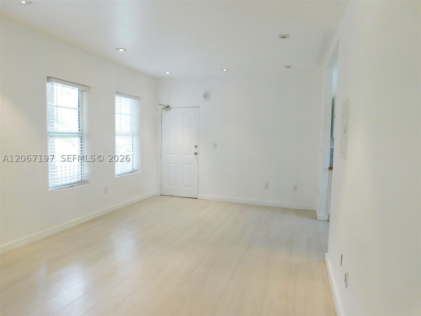 4812 Pine Tree Dr #206, Miami Beach FL 33140