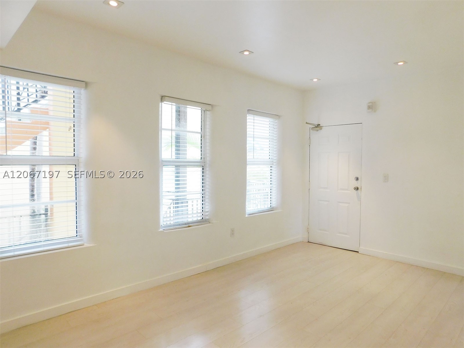 4812 Pine Tree Dr #206, Miami Beach FL 33140