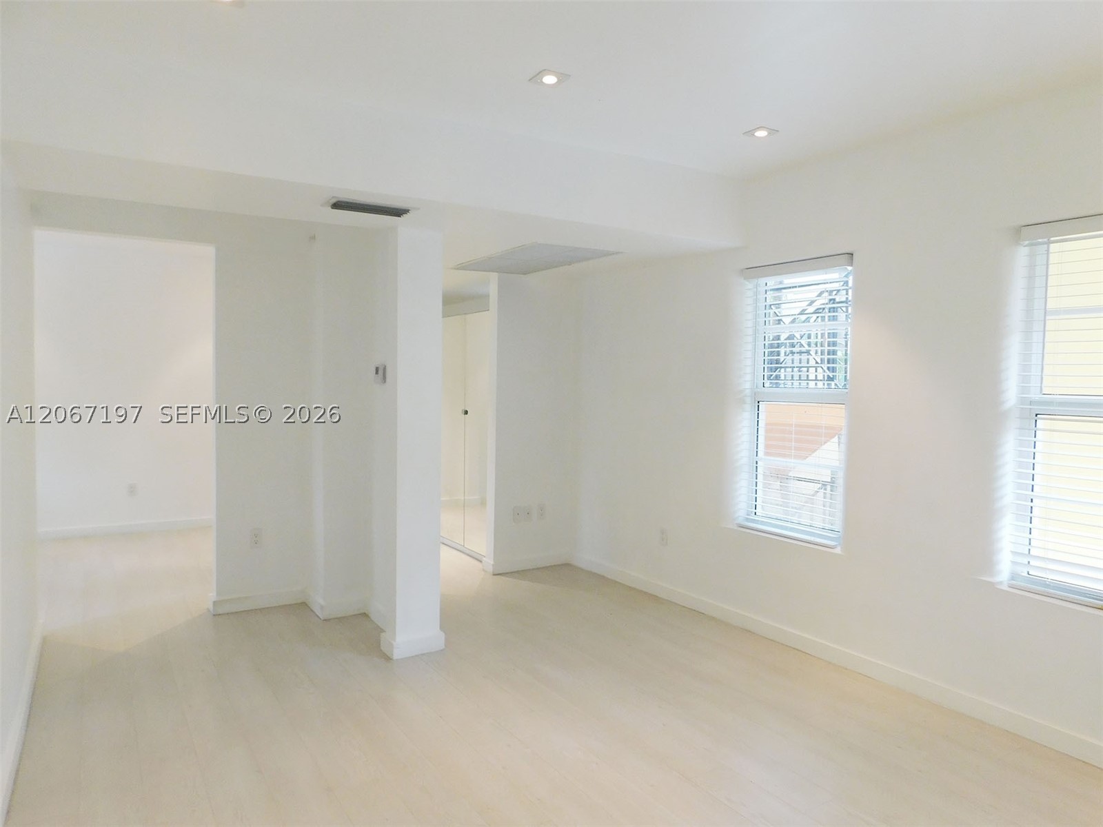 4812 Pine Tree Dr #206, Miami Beach FL 33140