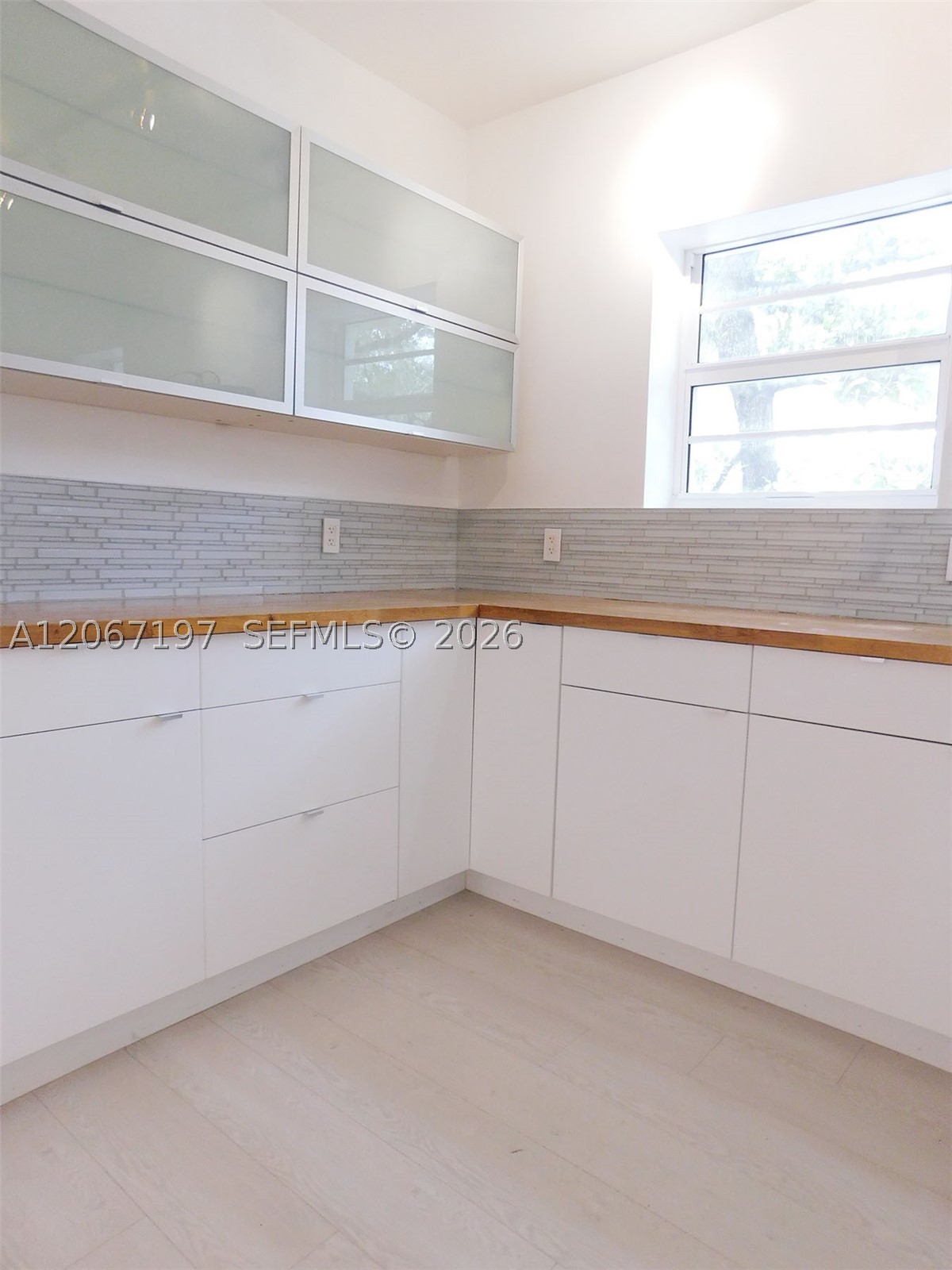 4812 Pine Tree Dr #206, Miami Beach FL 33140