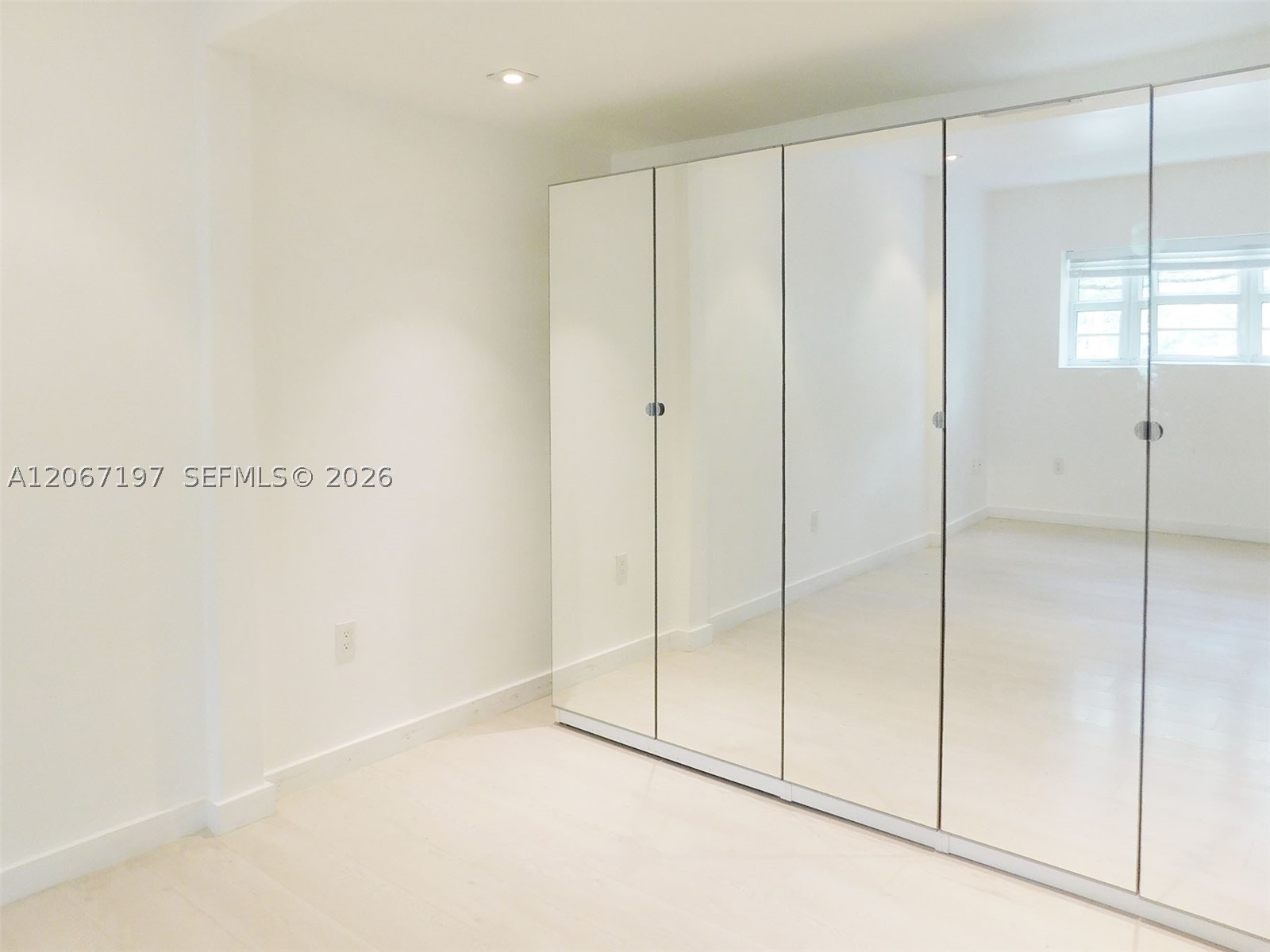 4812 Pine Tree Dr #206, Miami Beach FL 33140