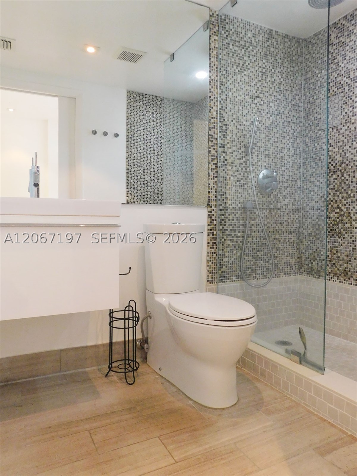 4812 Pine Tree Dr #206, Miami Beach FL 33140