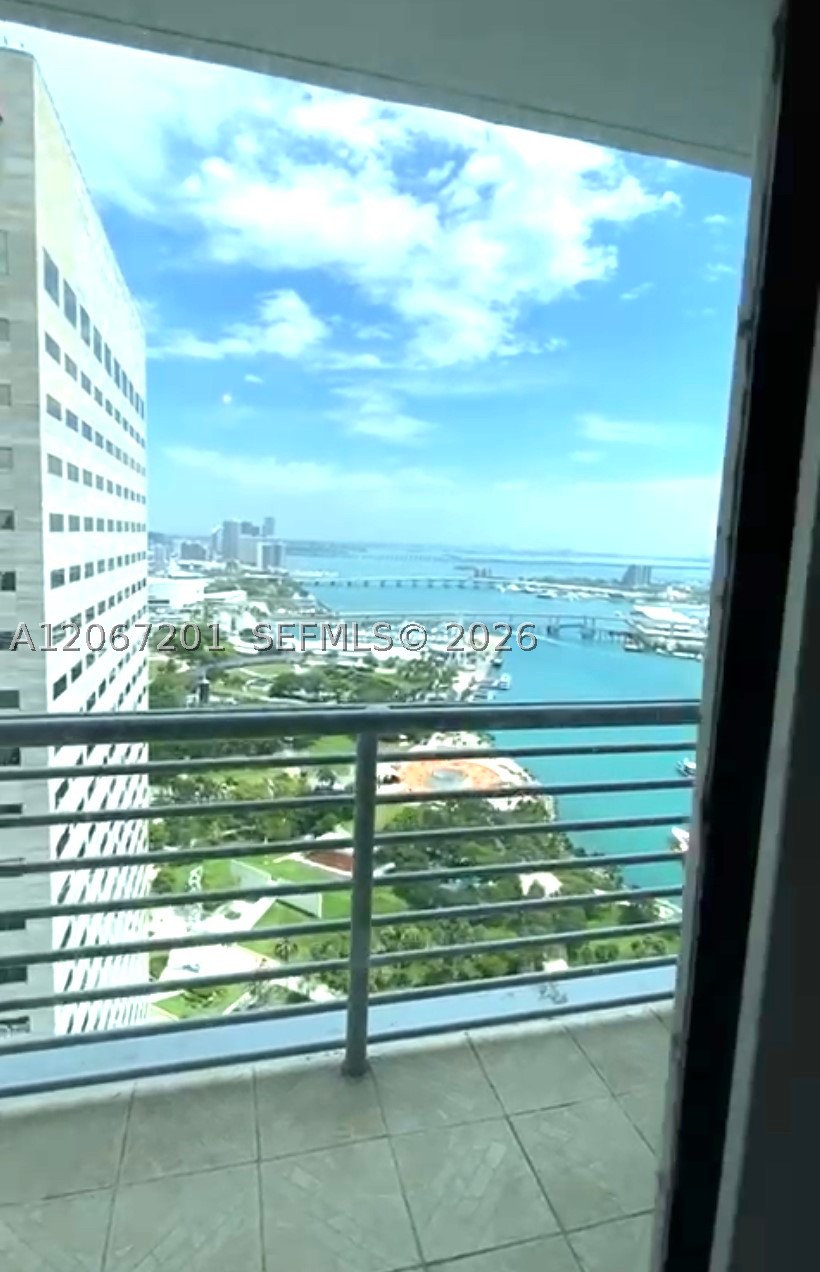 325 S Biscayne Blvd #4214, Miami FL 33131